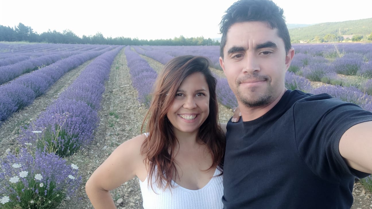 Uri y Nat en un campo de lavanda